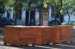 El municipio ofrece composteras comunitarias en plazas