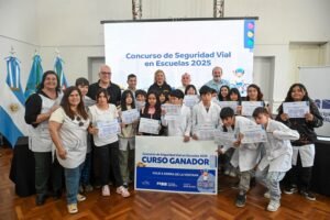 Se realizó entrega de premios del Concurso de Seguridad Vial en Escuelas 2025 con presencia del intendente Susbielles.