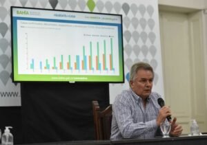 Intendente Gay extiende cuarentena hasta abril con operativos diarios y entrega de bolsones alimentarios.