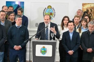 Susbielles ofrece conferencia sobre proyecto YPF en puerto bahiense y su relevancia para empleo e infraestructura.