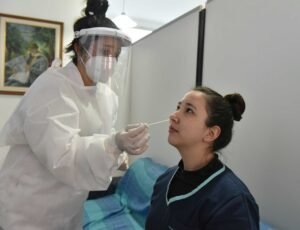 Epidemiología informa sobre detección de COVID-19 en Unidades Centinelas con 20 casos confirmados hasta julio.