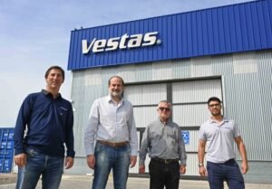 Susbielles firma convenio con Vestas para capacitación en energía eólica local.