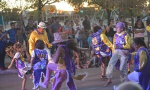 Bahía Blanca celebra el carnaval con múltiples corsos y murgas en diversos barrios entre febrero y marzo.