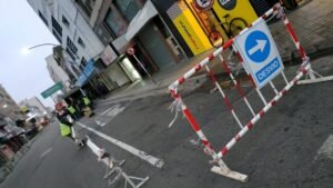 El viernes se cortará totalmente el tránsito en Brown entre O'higgins y Donado (8 a 12 hs) para trabajos de remoción de escombros y hormigonado de dársenas. Nueve líneas de colectivos modificarán su itinerario.