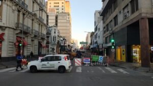 Este viernes se realizará corte total de calzada en la primera cuadra de Brown (entre Colón y O'Higgins) de 7 a 9 hs aproximadamente para trabajos de mejora en dársenas de colectivos. Nueve líneas modificarán parcialmente su recorrido. Los trabajos pueden postergarse por condiciones climáticas desfavorables.