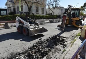 Se cierra el tránsito en calle Rodríguez por trabajos de tendido de cables de EDES.
