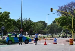 Corte de tránsito en Urquiza y Salta el jueves 9 entre las 7 y 8 hs por tareas de mantenimiento en la vía pública. Se desviarán vehículos por la rotonda Casanova y avenida Salta.