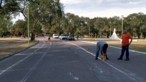 Comienzan trabajos de demarcación en el Parque de Mayo para su reapertura. Se diferenciarán sectores de circulación vehicular de doble mano