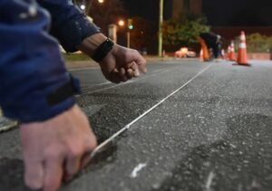 Esta noche se demarcará estacionamiento en Alsina con corte parcial hasta las 3.
