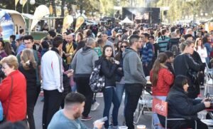 Se desarrolla nueva edición de Disfrutá Bahía en Parque de Mayo con gastronomía