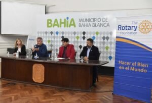 El intendente Héctor Gay presentó un proyecto conjunto con Rotary Club Bahía Blanca Norte para adquirir un Termociclador para el Laboratorio de Biología Molecular del Hospital Leónidas Lucero. La inversión es de $5.600.000 y permitirá realizar PCR de detección y control de enfermedades in situ. Se lanzó una campaña de recaudación.