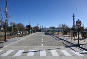 El intendente Héctor Gay presentó el primer Ecopunto Educativo en calle Castelli 2700. Operará de martes a domingo (9-17 hs) con actividades de educación ambiental