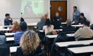 Bahía Blanca presentó sus iniciativas de transformación digital y gobierno abierto en clase abierta de UNLP.