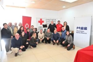 Cruz Roja entregó equipamiento médico para Centro de Salud Villa Harding Green y ratificó compromiso con la reconstrucción municipal.