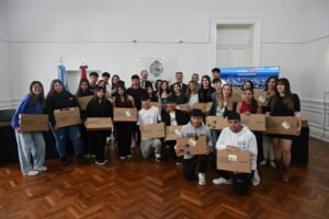 Embajada de Turquía donó 30 notebooks a seis escuelas secundarias bahienses