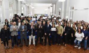 276 personas recibieron certificados de Acreditación de Competencias Laborales en acto municipal.