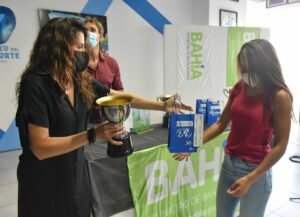 Se concretó la entrega de premios a las atletas ganadoras de la Carrera y Caminata de la Mujer. Soledad Fuhr se impuso en la competencia de 5 kilómetros con tiempo de 19:25. El evento fue organizado por la Subsecretaría de Deportes con protocolo sanitario.