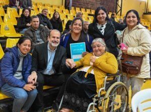 Se entregaron 512 escrituras de propiedad a familias bahienses en acto de regularización dominial.