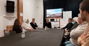 El intendente Héctor Gay entregó fondos recaudados del programa de compactación de 242 automóviles y 2.408 motocicletas a seis entidades beneficiadas: Hogar del Peregrino San Francisco de Asís