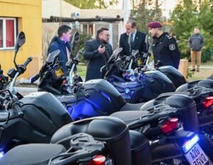 Susbielles entregó 6 motos BMW a la Policía bonaerense para patrullaje y operativos.