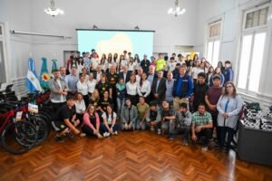 EES N° 27 ganó concurso seguridad vial con mil estudiantes de 31 escuelas participantes. Recibió bicicleta y casco.