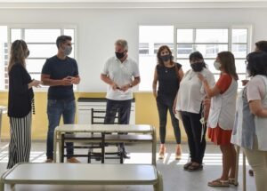 El intendente Héctor Gay visitó la Escuela Primaria Nº 70 y Secundaria Nº 25