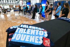 Presentación de programa municipal Escuela de Talentos para acompañar jóvenes deportistas de alto rendimiento con financiamiento y espacios de entrenamiento.