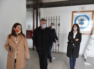 El intendente Héctor Gay recorrió la Escuela Técnica Nº 4 donde finalizaron trabajos de refacción de cubierta de losa por más de $2.600.000. Los trabajos se completaron antes de la fecha prevista y buscan evitar filtraciones y deterioro de estructuras internas.
