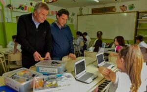 El intendente Gay visitó la escuela 74 donde se ejecuta remodelación de sanitarios con 90 por ciento de avance.