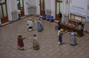 El Centro Municipal de Estudios Folclóricos conmemoró sus 50 años de trayectoria con un acto en el Palacio Municipal donde se descubrió una placa y se presentaron danzas típicas de la región. La institución