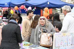 Agenda de ferias este sábado en Bahía Blanca con horarios y ubicaciones en distintos barrios.