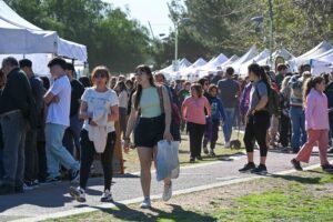 Múltiples ferias y mercados se desarrollan este fin de semana en diversos espacios públicos de la ciudad.