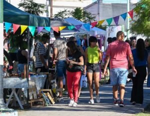 Se realizan ocho ferias culturales y mercados en diferentes puntos de Bahía Blanca durante el fin de semana.