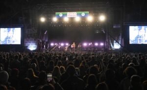 La Fiesta de la Primavera 2023 convocó a miles de bahienses al Parque de Mayo durante el fin de semana. El evento incluyó más de 10 espectáculos musicales con bandas y DJs locales