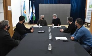 La municipalidad de Bahía Blanca y la UNS firmaron un convenio para llevar a cabo un censo forestal urbano. Estudiantes de prácticas profesionales relevará el arbolado público en 4 meses para planificar futuras políticas de mantenimiento y sustentabilidad urbana.