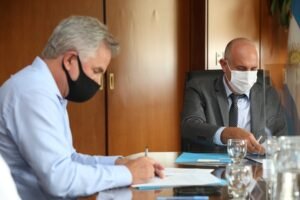 El Municipio de Bahía Blanca y Trenes Argentinos Infraestructura formalizaron dos convenios para el uso de tierras ferroviarias ociosas: uno destinado a instalaciones de protección ambiental y otro a proyectos deportivos de inclusión social. Los acuerdos se concretaron tras gestiones conjuntas con equipos técnicos municipales y provinciales.