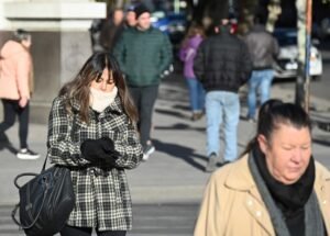 Defensa Civil emite recomendaciones por frío extremo. Cuidados especiales para niños