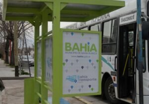 La reparación del carril exclusivo de colectivos en Brown al 200 genera el traslado temporal de paradas de cinco líneas de ómnibus hacia Brown 330 durante las tareas de hormigonado.
