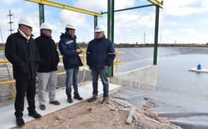 El ministro bonaerense de Trabajo visitó Bahía Blanca con el intendente Gay para evaluar obras municipales.