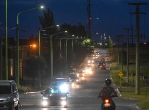 Se inauguró obra de iluminación LED en calle 3 Sargentos con 67 columnas y 88 artefactos.