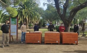 Se habilitaron 6 composteras comunitarias en Cabildo (plazas de Mayo y Victoria Sinclair). La iniciativa busca minimizar el impacto ambiental mediante la separación y compostaje de residuos orgánicos