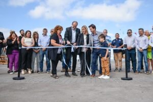 Se inauguró la 33° Fiesta Nacional del Camarón y Langostino en Ingeniero White con actividades gastronómicas y shows.