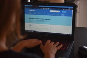 Guía de trámite para acceder al Ingreso Familiar de Emergencia de 10 mil pesos.