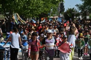 Más de 600 estudiantes participaron del 1° Encuentro de Comparsas Escolares PLAPLA en Parque Independencia.
