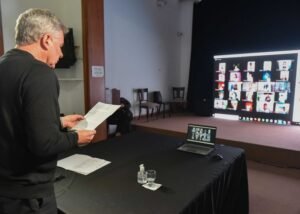 Alumnos de la Escuela 62 realizaron promesa de lealtad a la Bandera con el intendente Gay.