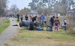 Jornada de limpieza comunitaria en Más Barrios el sábado 10 de marzo desde las 14 horas.