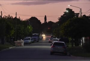 Municipio completó la instalación de 118 luminarias LED en el barrio Millamapu entre calles Victorica