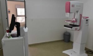 Centro de Salud de Ingeniero White incorpora mamógrafo digital de última generación para diagnóstico de cáncer de mama.