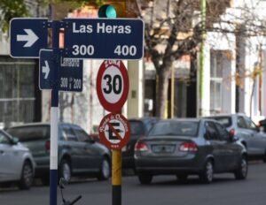 La municipalidad implementa límite de velocidad máxima de 30 km/h en múltiples calles del centro de Bahía Blanca