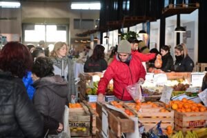 Mercado Bahiense abre fin de semana con descuentos del 40% DNI y ofertas especiales en carnes